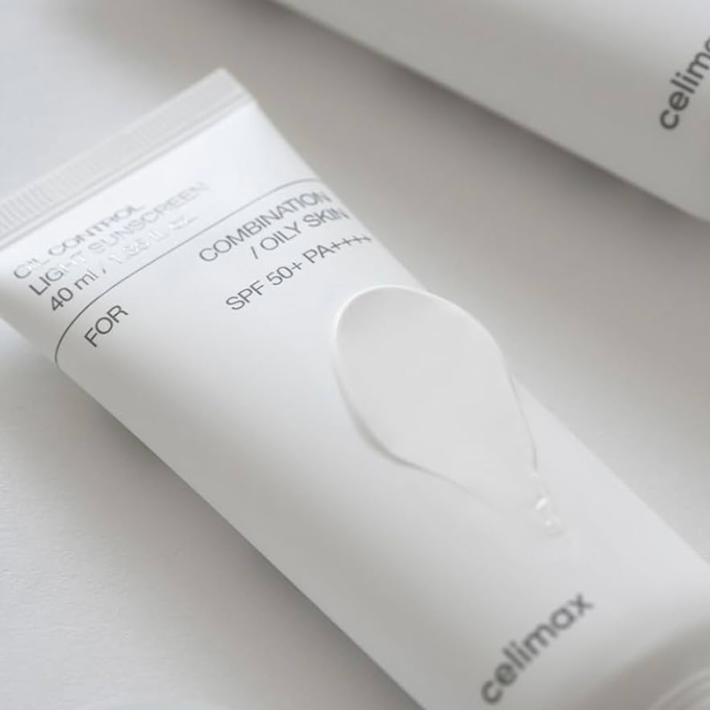 CELIMAX	Oil Control Light Sunscreen